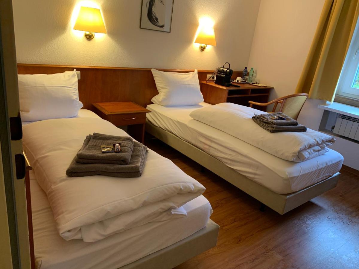Gaestehaus An Der Rheinbruecke Altlussheim Экстерьер фото