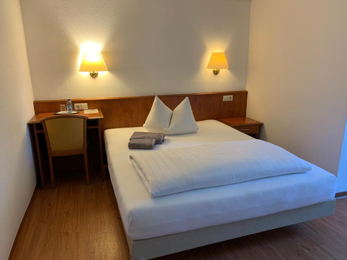 Gaestehaus An Der Rheinbruecke Altlussheim Экстерьер фото